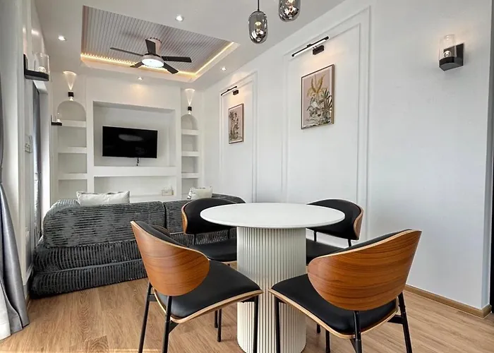 Silom I Private For 6 Guests Near Bts Chong Nonsi 公寓 *