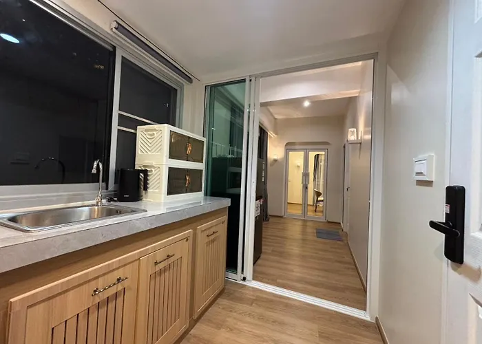 Silom I Private For 6 Guests Near Bts Chong Nonsi 公寓