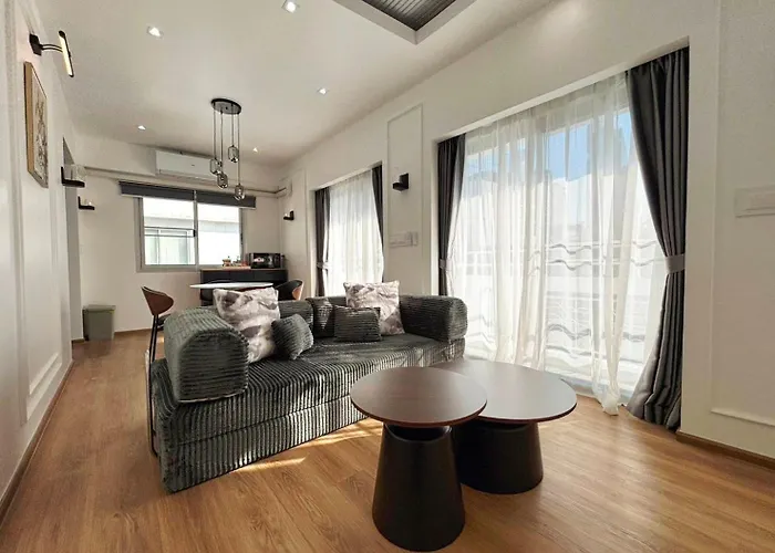 Silom I Private For 6 Guests Near Bts Chong Nonsi 公寓