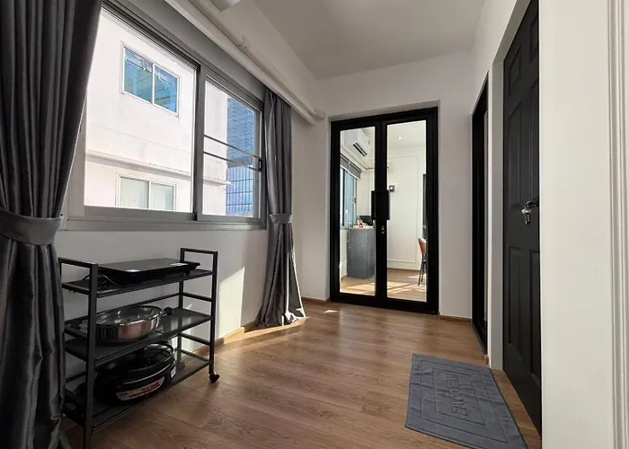 Silom I Private For 6 Guests Near Bts Chong Nonsi 公寓 *